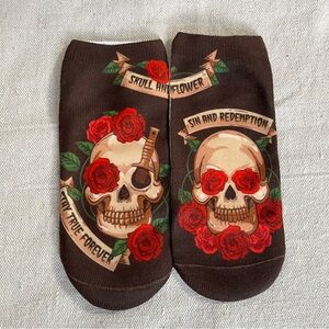 NWOT Skull and Flower Ankle Socks